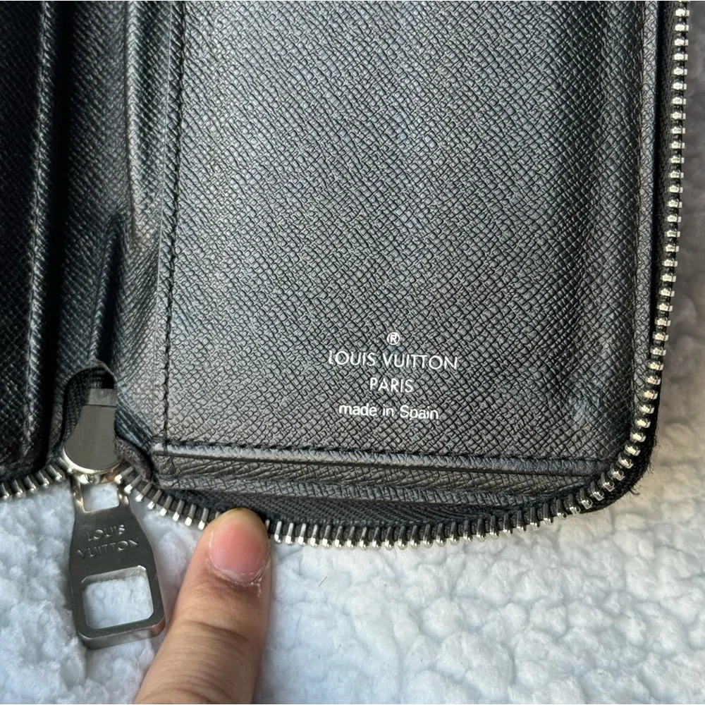 Authentic Black Damier Louis Vuitton Zippy Wallet